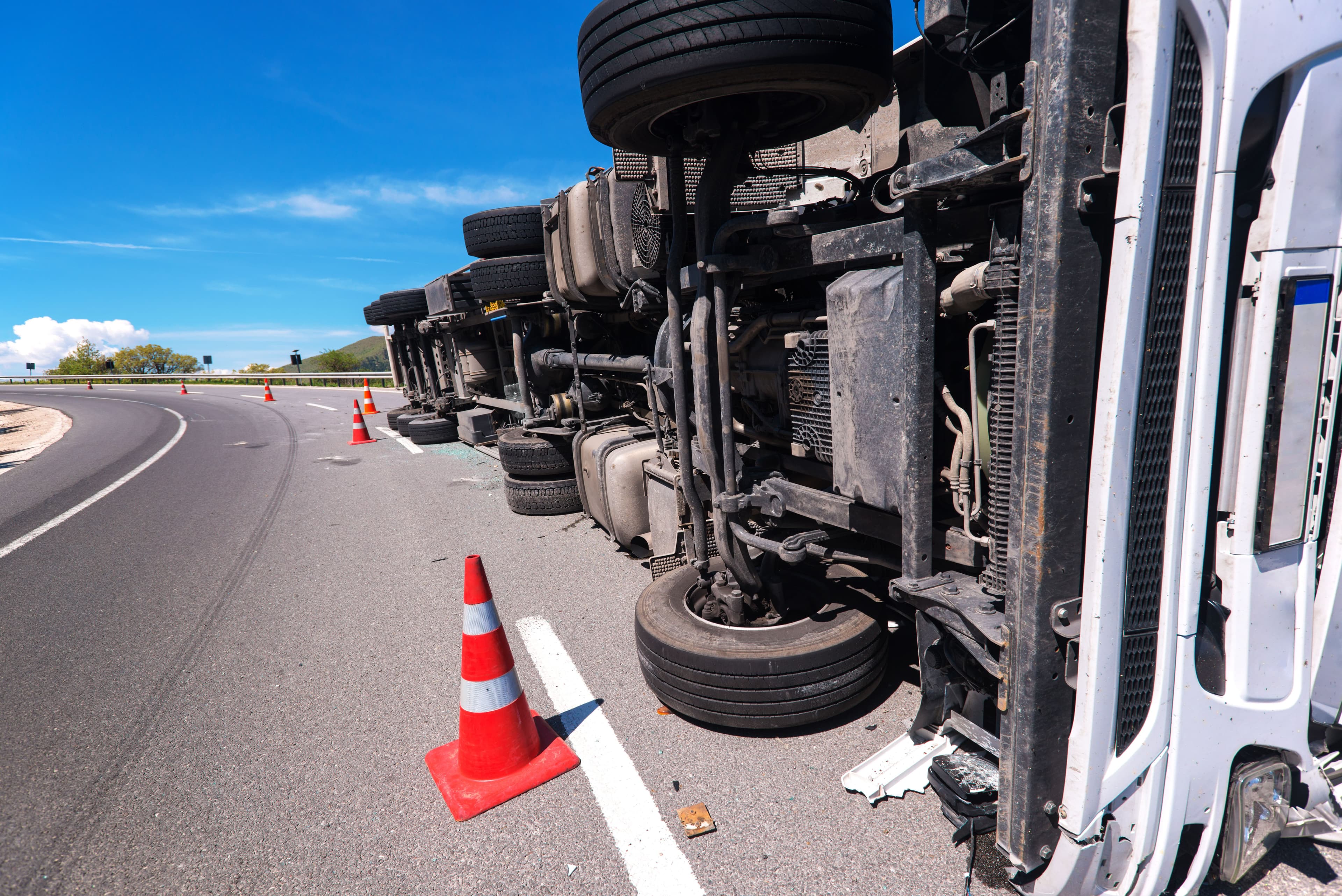Accidentes de Camiones: Defensa Legal Firme para Víctimas de Grandes Impactos